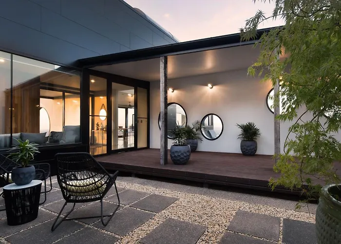Sky High- Iconic Ridge-Top Retreat Hepburn Springs